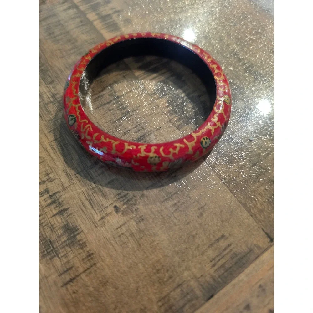 Vintage Red Lacquer Bangle Bracelet Gold Floral Leaf Pattern Chinoiserie Style